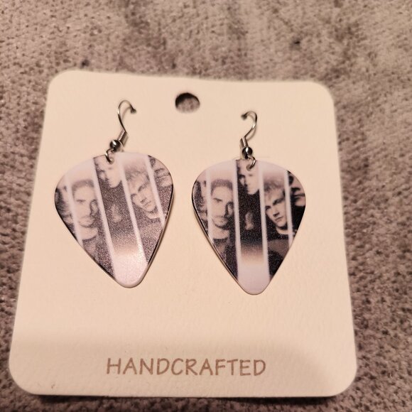 BACKSTREET BOYS GUITAR PICK NECKLACE - EARRINGS SET - Picture 2 of 2
